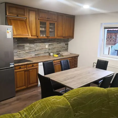 Pensión Apartma Alja Podkoren 3*