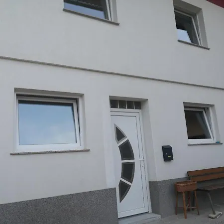 Pensión Apartma Alja Podkoren 3*